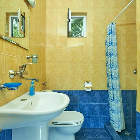 Life - 3 With Private Pool Casa de Férias Bryastovets